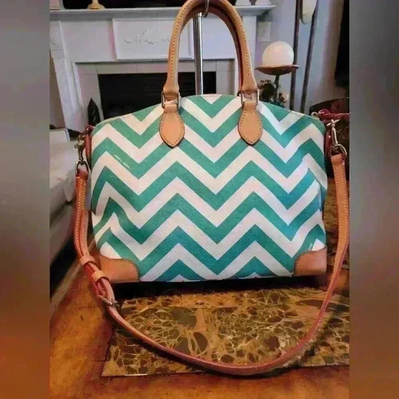 Dooney & Bourke Green Chevron pattern leather bag - Picture 2 of 12